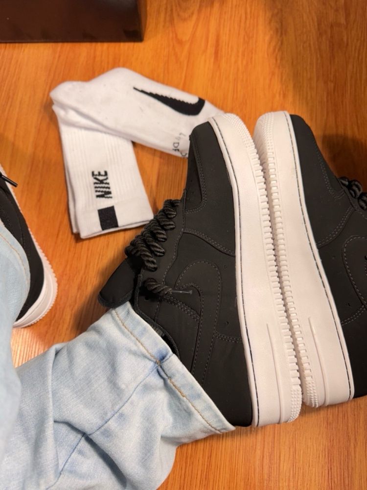 Tênis Air Force 1 - Preto Nobuck