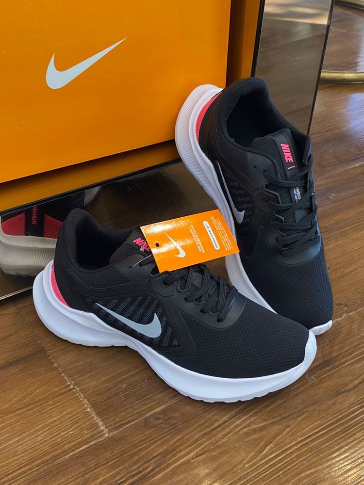 Tênis Corrida Run Falcon 2.0 - Preto/Branco