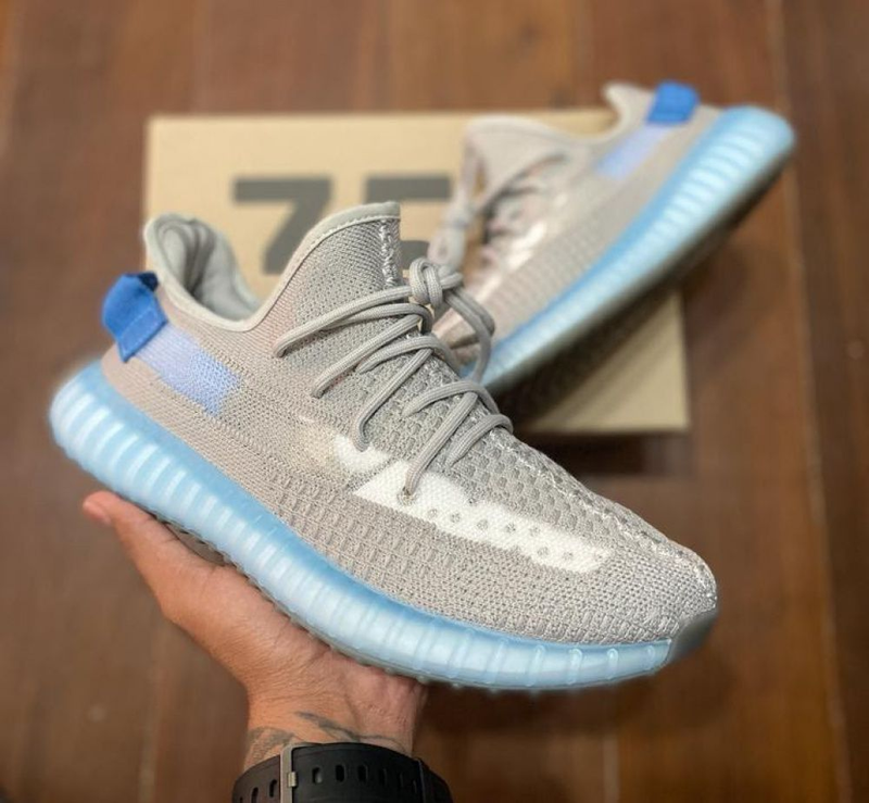 Tênis Yeezy Boost 350 - Mono Ice