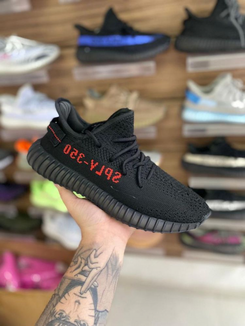 Tênis Yeezy Boost 350 - Preto/Vermelho